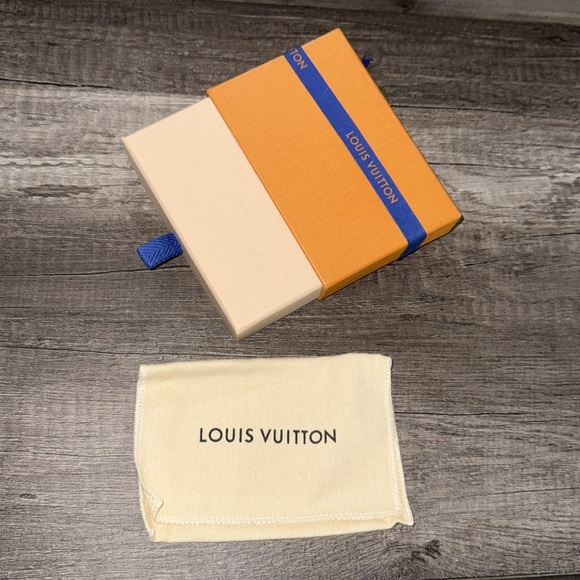 🧡 💯 LV LOUIS VUITTON SMALL SLG BOX & DUSTBAG 🧡 - Picture 3 of 3